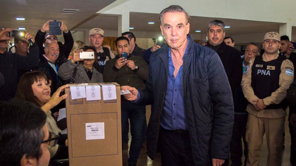 Miguel Ángel Pichetto casts his vote in the PASO primaries.