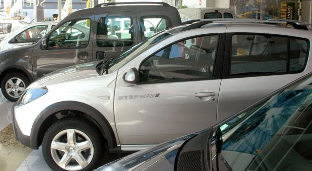 La caída en cantidad de nuevos contratos fue superior al 50%.