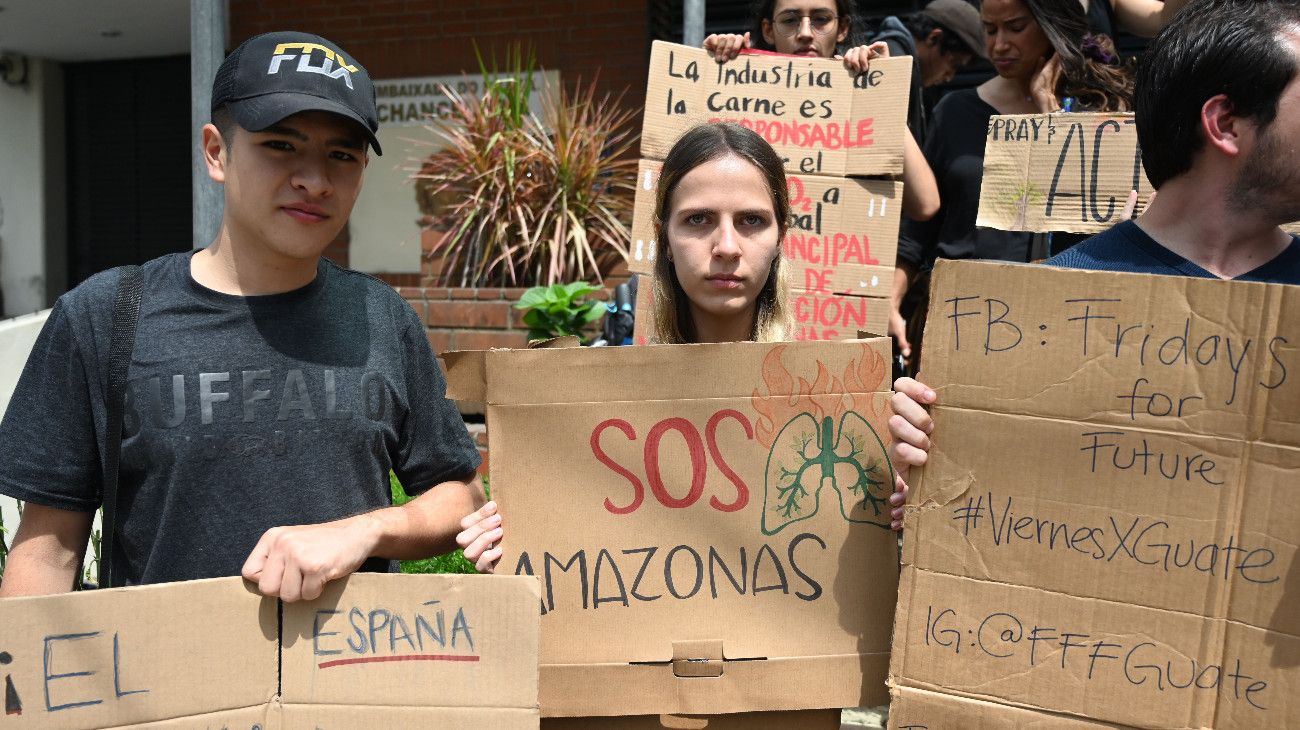 GUATEMALA. Protestas frente a las embajadas de Brasil de todo el mundo.