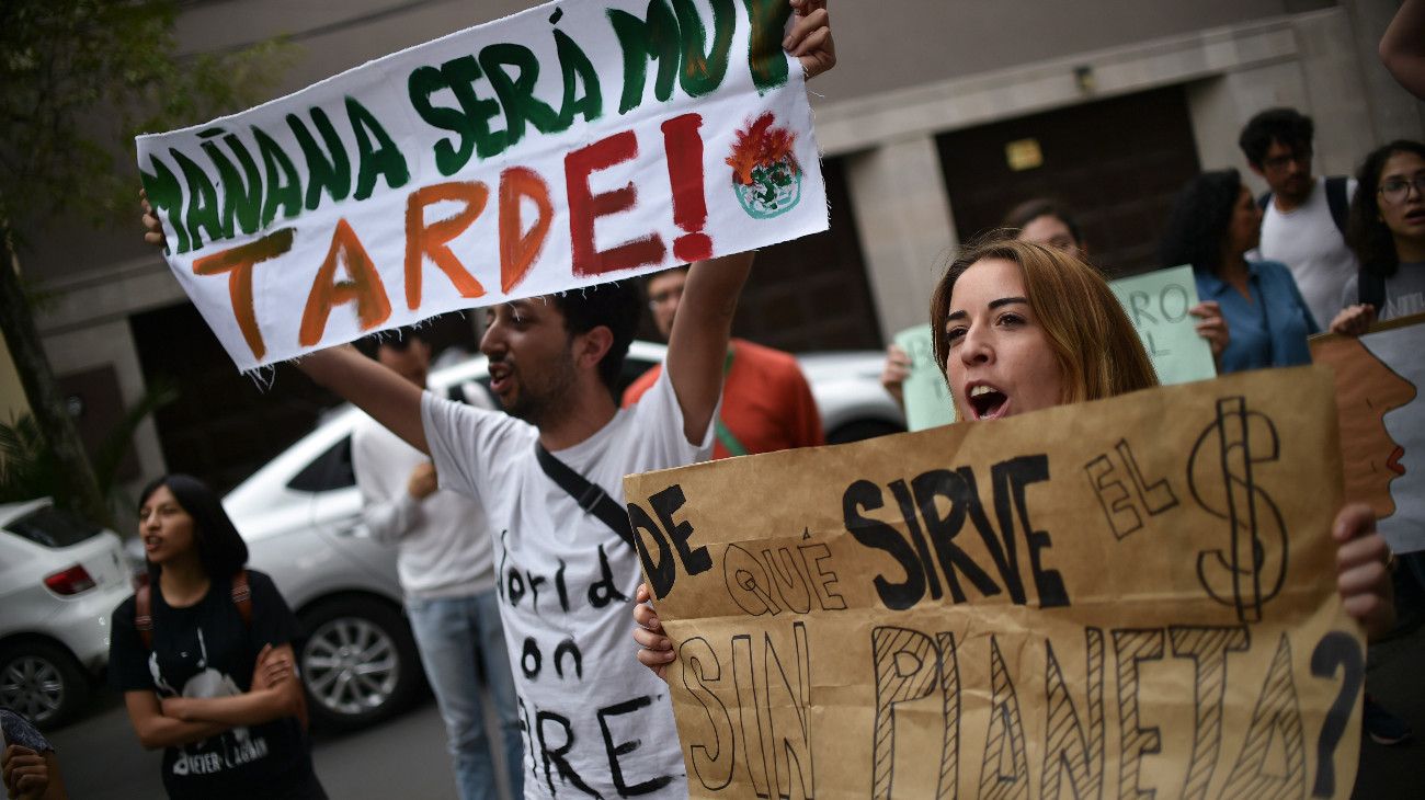 MÉXICO. Protestas frente a las embajadas de Brasil de todo el mundo.