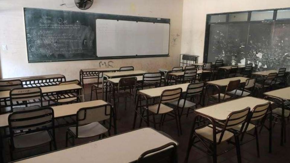 Imagen de carácter ilustrativo | El docente dicta clases a alumnos de tercer grado de una escuela de San Juan.