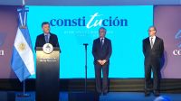 El presidente Macri, junto a Federico Pinedo y Carlos Rosenkrantz en el acto por los 25 años de la reforma constitucional en Santa Fe.