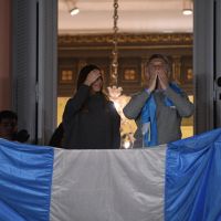 Juliana Awada, protagonista junto a Mauricio Macri en el balcón de la Casa Rosada