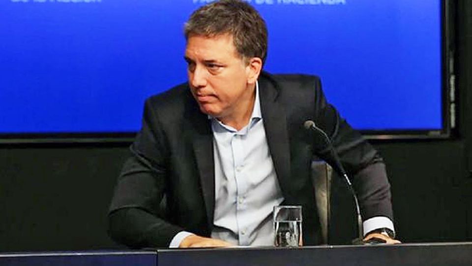 Querido Mauricio. Así encabezó su carta formal de renuncia el ahora ex ministro Nicolás Dujovne.