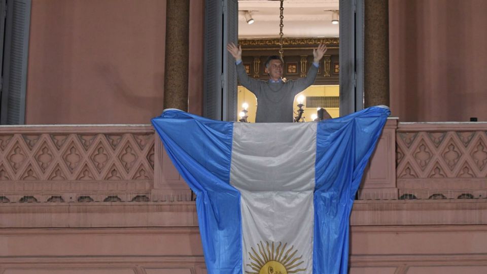Emoción y arenga por parte de Mauricio Macri, desde el balcón de la Casa Rosada.