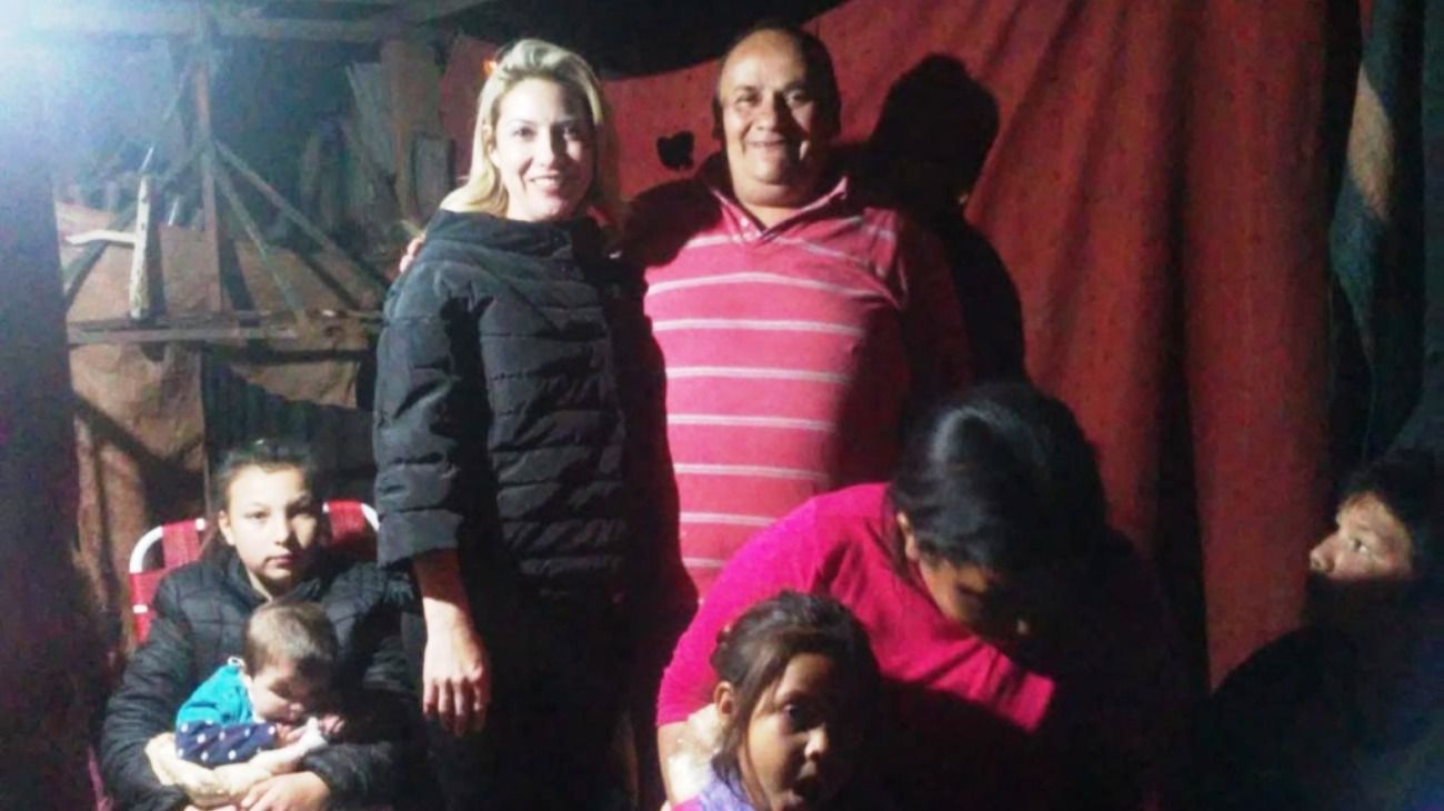 Fabiola Yáñez, pareja del candidato presidencial Alberto Fernández, visitó una iglesia en Apóstoles. 