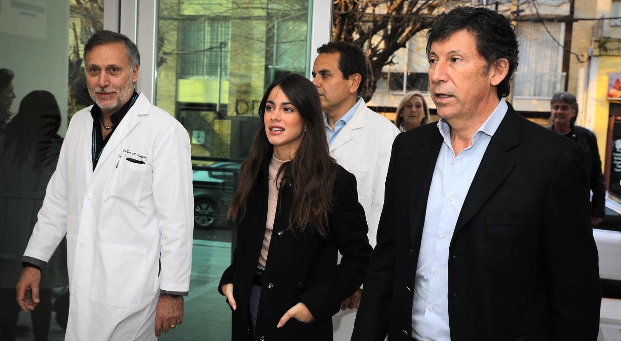 La actriz y cantante Martina “Tini” Stoessel, madrina del Hospital Materno Infantil de San Isidro, visitó este centro de salud para recorrer la moderna y equipada guardia que se inauguró hace un mes