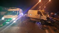 No se conocen las razones por las que la camioneta tipo traffic, de color blanco, comenzó a circular en contramano.