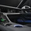 Una de las primeras imágenes del interior del Porsche Taycan.