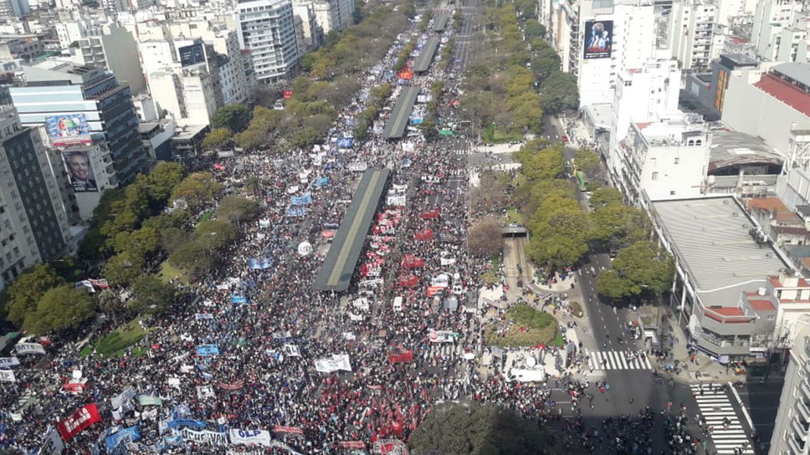 Social movements blockade Av. 9 de Julio during anti-hunger protest on Aug. 28, 2019. 