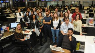 Los alumnos del Sexto Ciclo en la redacción