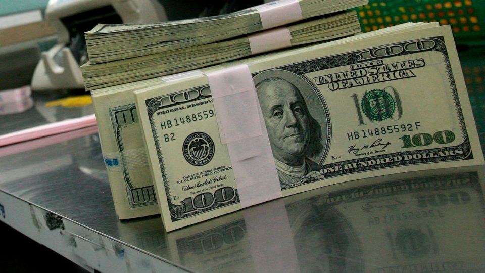 El minorista se mantuvo en $ 60, mientras que la Bolsa y las ADR cayeron. El riesgo país fue récord ya que con 2.300 p.b. fue el más alto en 19 años.