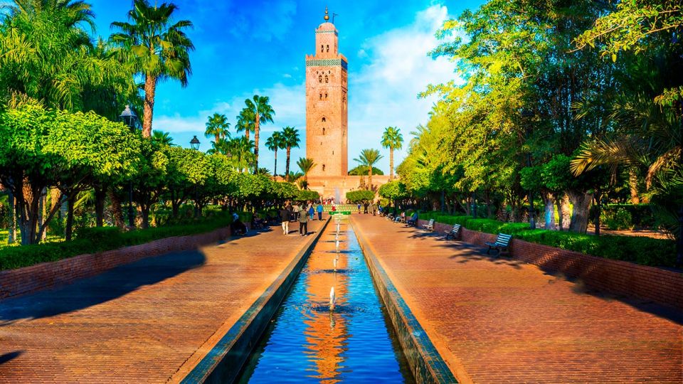 Marrakech. Con fuentes de agua, tierra roja y verde intenso, esta ciudad marroquí enamora a todos los visitantes.