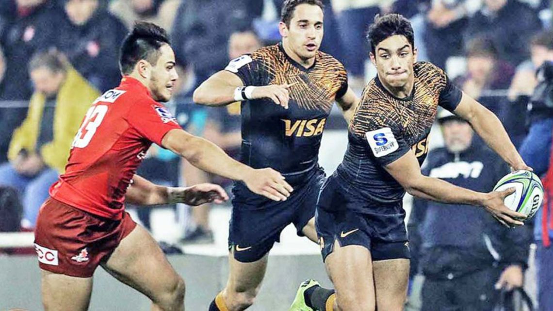 Jaguares player Santiago Carreras sneaks past opponent in match against the Sunwolves in June 2019.