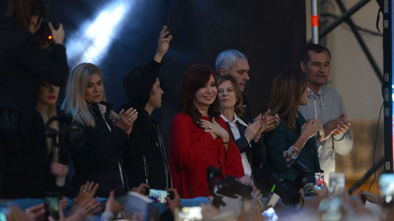 Después del acto, Cristina cedió la palabra al candidato a gobernador, Axel Kicillof.