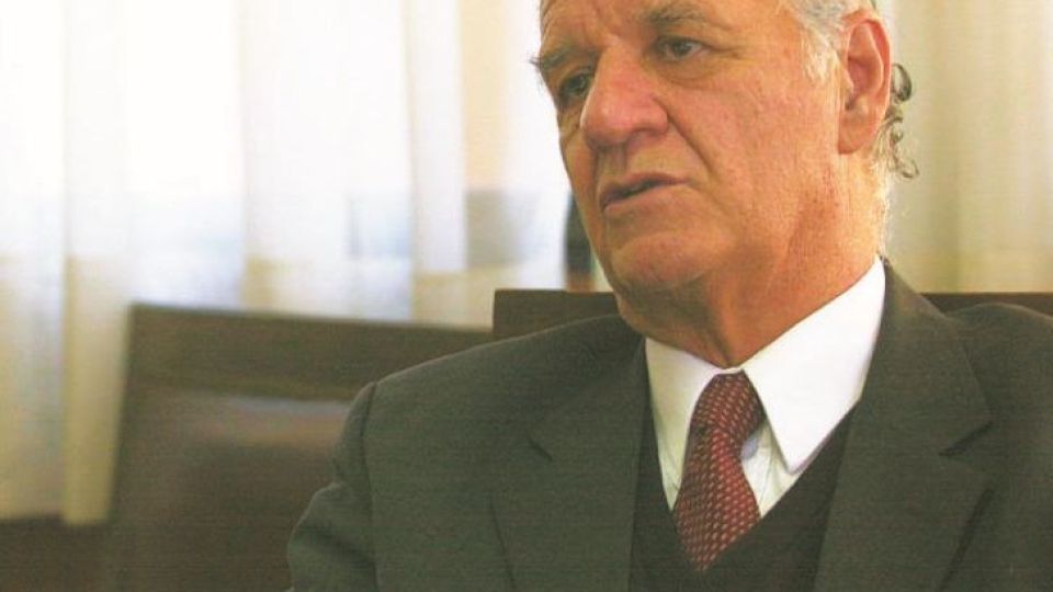 BUSTOS FIERRO. Mientras ordenaba las detenciones y los allanamientos, el juez se apartaba por tercera vez de la causa.