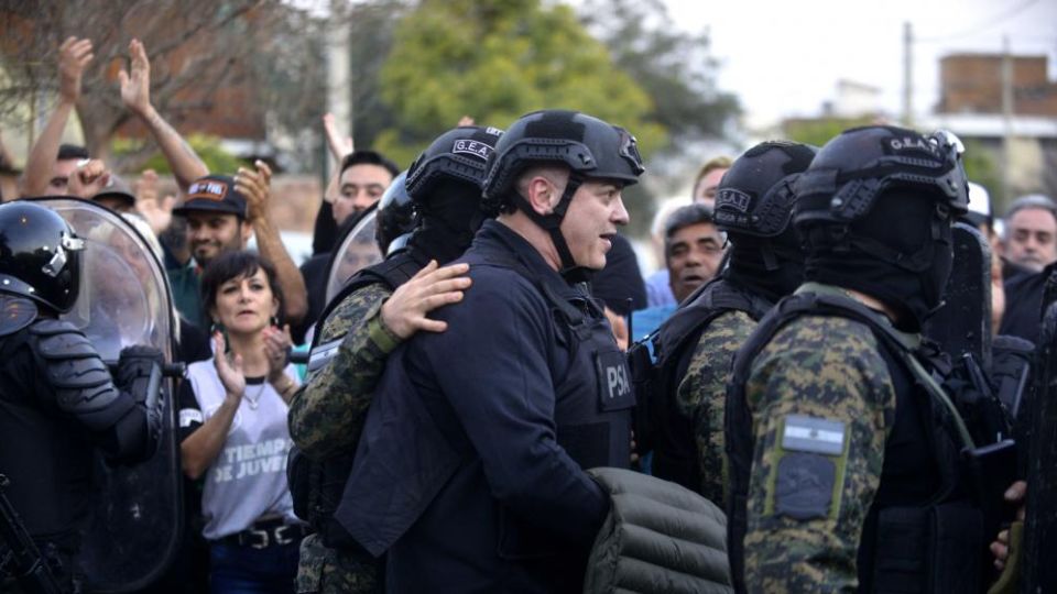 Mauricio Saillen mientras era detenido