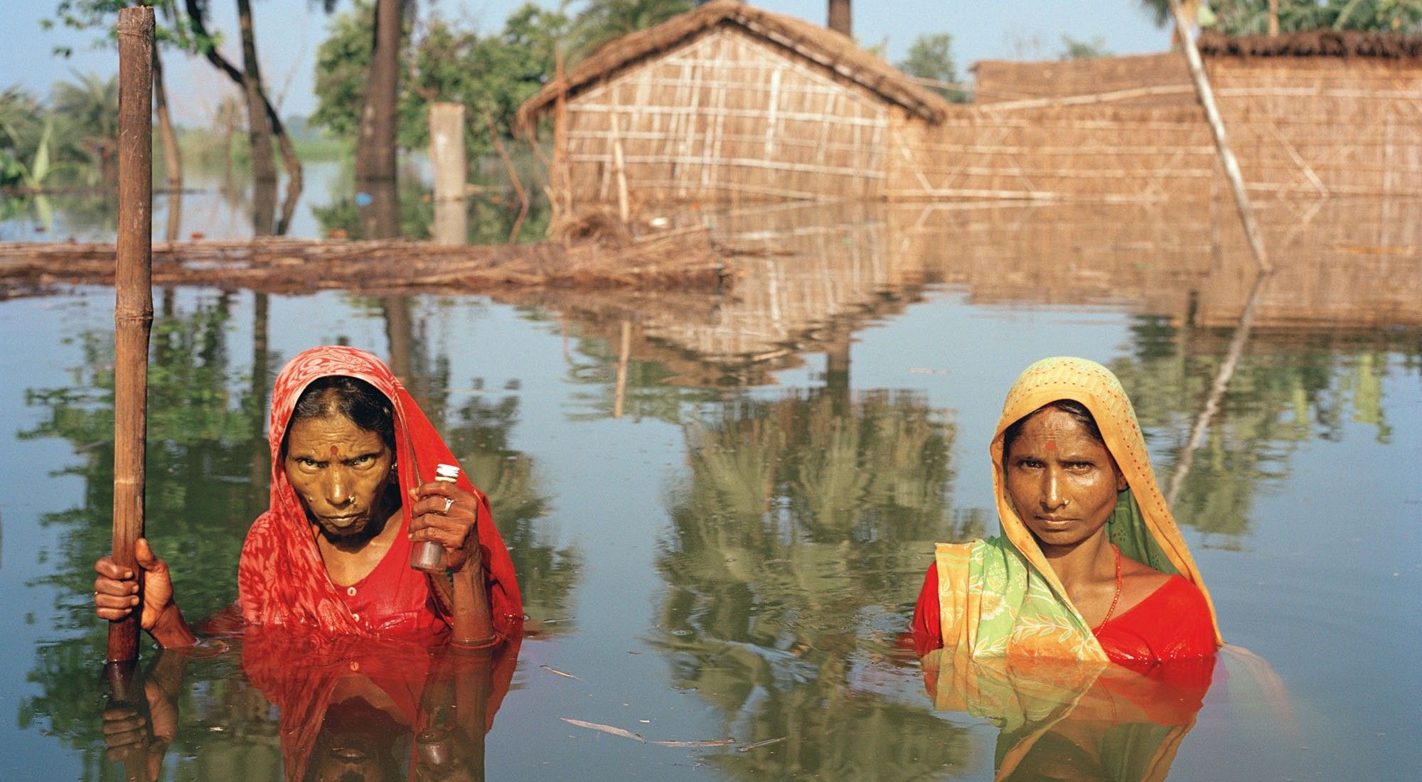 Tailandia 2011, las inundaciones llegan de manera gradual y la gente aprende a continuar con sus vidas