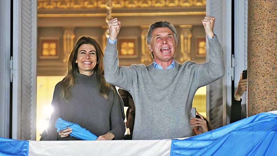 Balcón. El Presidente y Awada, ante la masiva concentración del sábado 24.