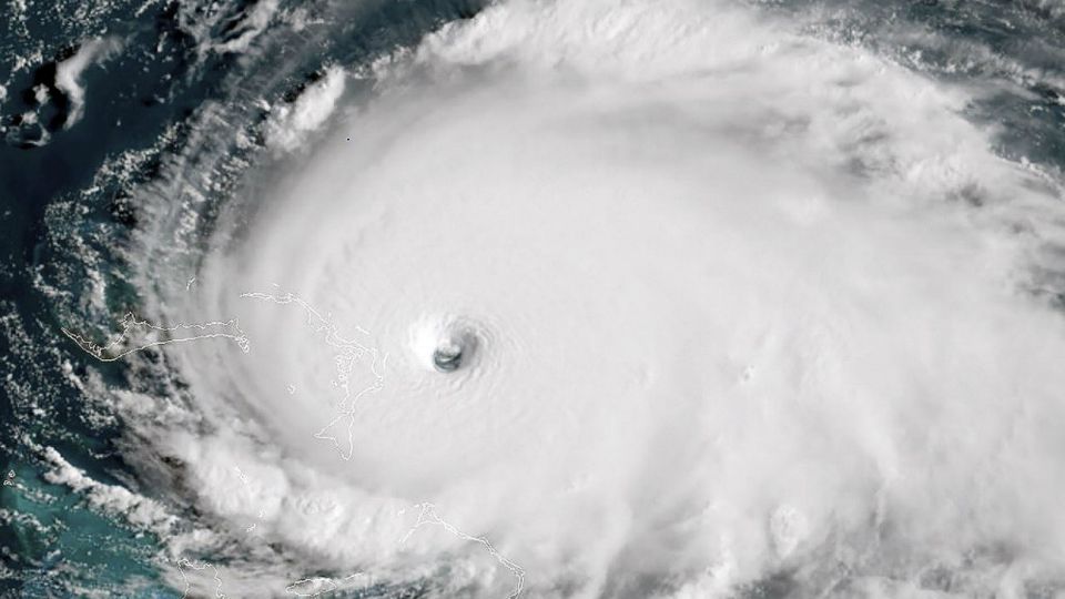 Según el Centro Nacional de Huracanes de EEUU (CNH) Dorian se convirtió en el "huracán más violento de la historia moderna en el noroeste de Bahamas" y sus efectos serán “catastróficos”.