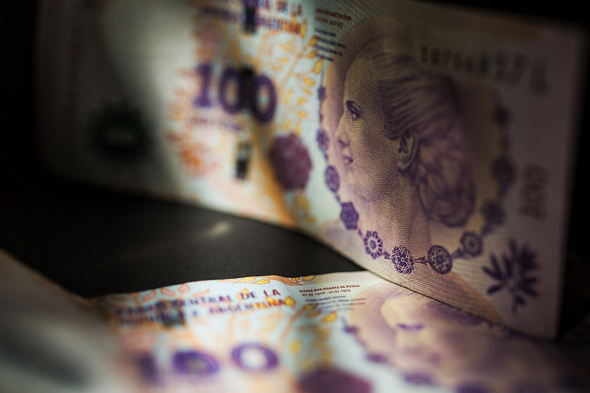 Argentina Imposes Capital Controls as Reserves Drain Away