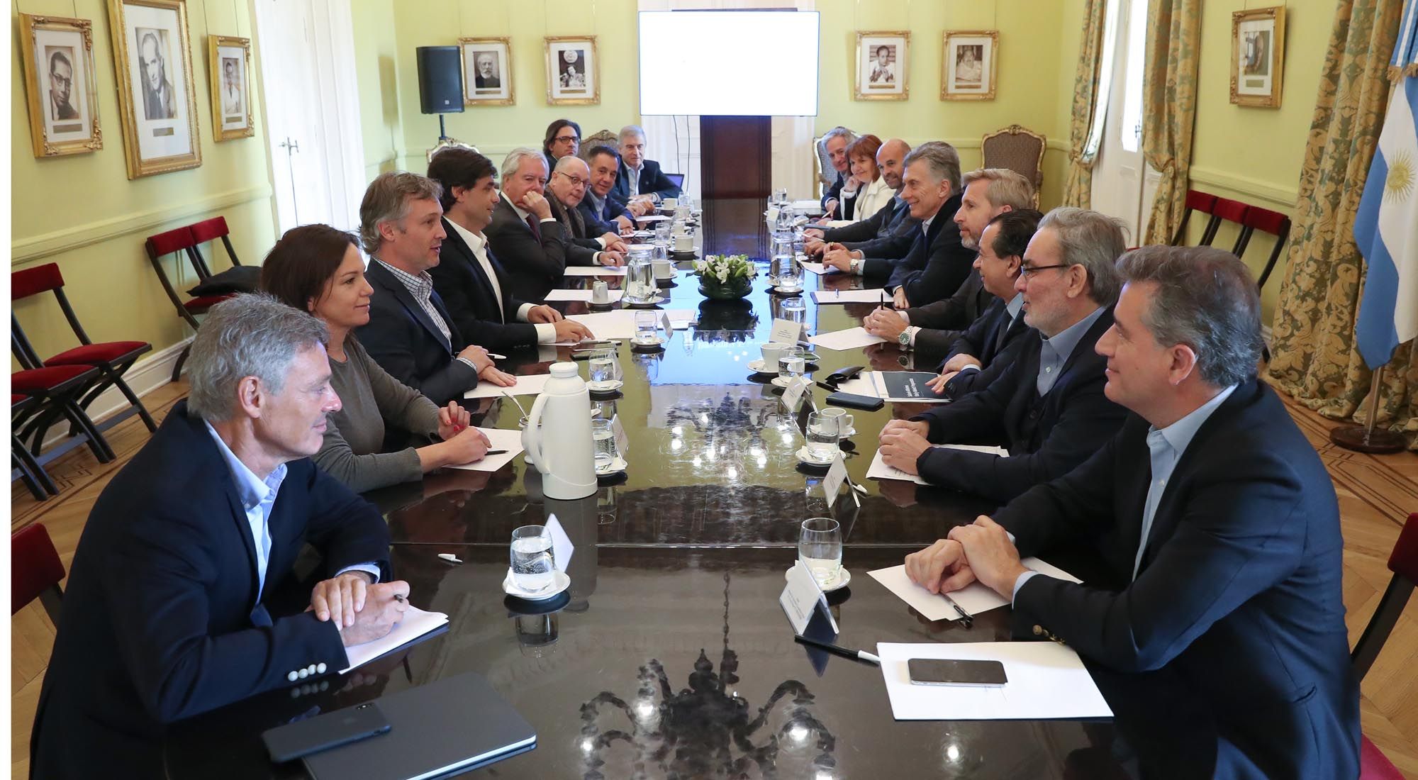 El Presidente Mauricio Macri encabeza una nueva reunión de gabinete en Casa Rosada.