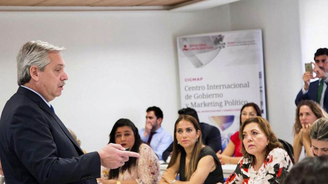 Alberto Fernández gives a lecture to students at the University of Camilo José Cela in Spain.