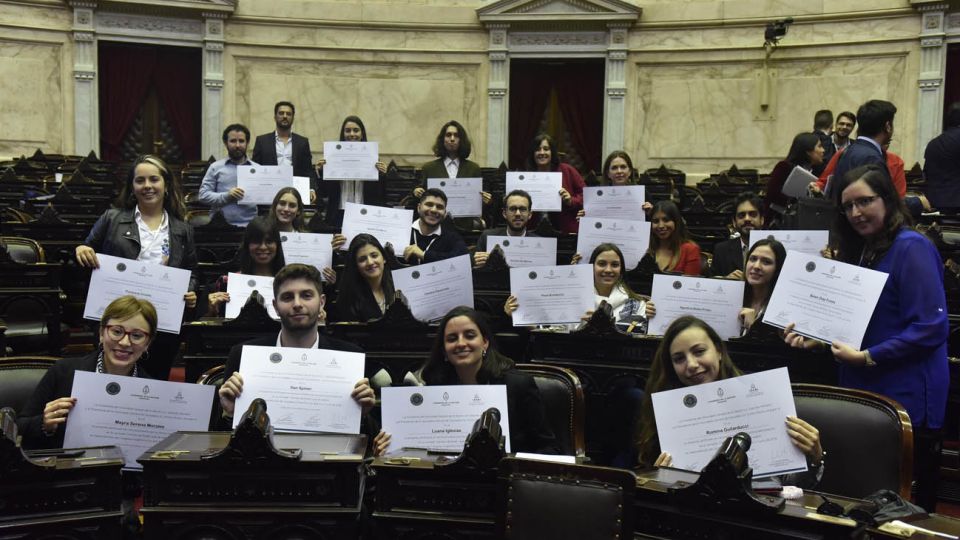 Estudiantes de la UBA participaron del Proyecto Cambio de Roles. Simulacro parlamentario constó de dos instancias: el debate en comisiones y el tratamiento en el recinto