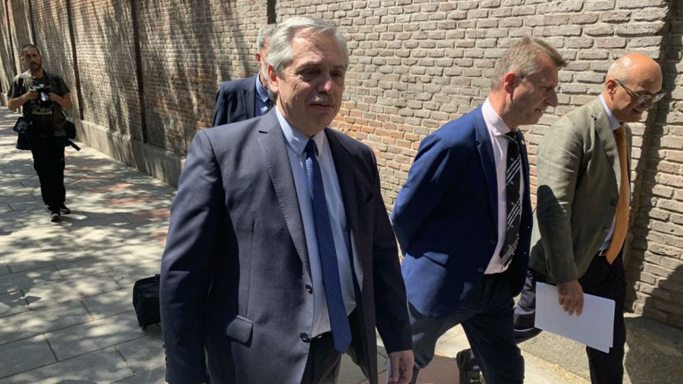 Fernández al llegar a la Universidad Camilo José Cela de Madrid.