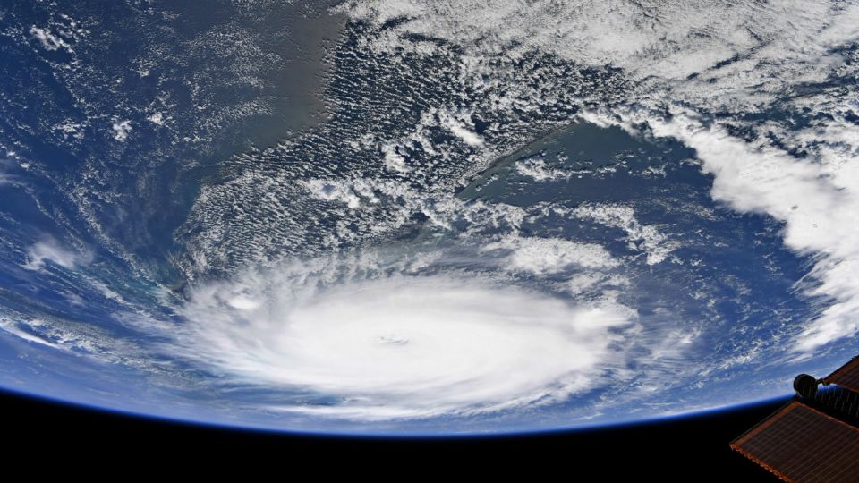 La astronauta de la NASA Christina Koch tomó estas imágenes desde la Estación Espacial Internacional.