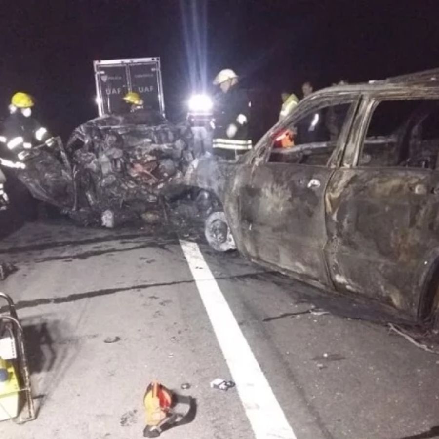 Le regalaron un auto, lo estrenó con su familia, chocó y murieron todos |  Perfil