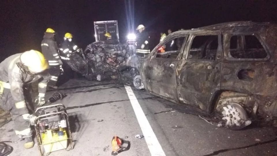 Así quedó el vehículo en el que Torres viajaba con sus tres hijos y una sobrina.