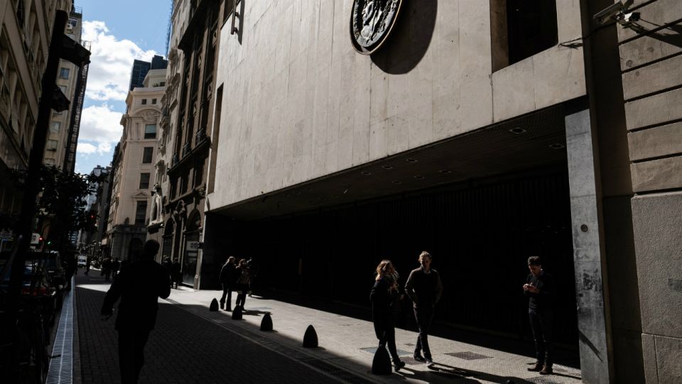 Los administradores de fondos y los y analistas habían estado diciendo que los tenedores de bonos probablemente recuperarían entre 30 y 40 centavos por dólar en las notas internacionales de Argentina si el país pasa por una reestructuración.