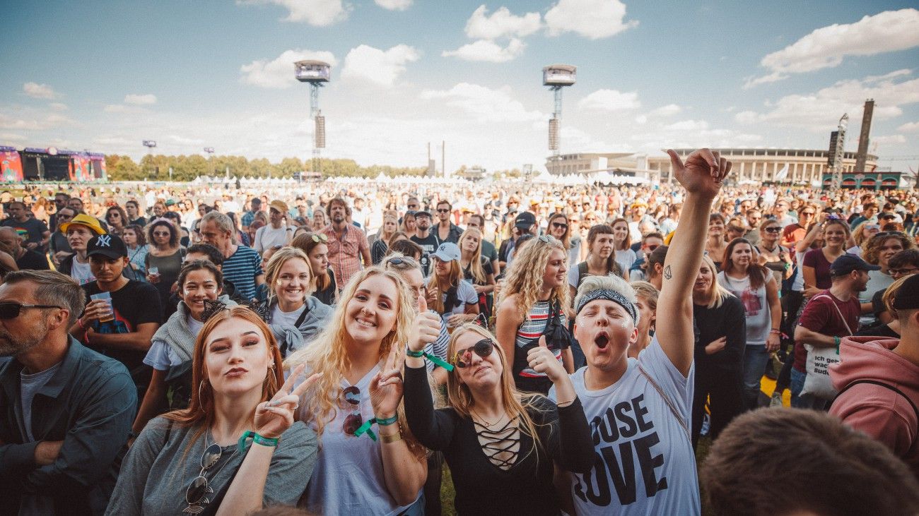  Este año se destacan artistas como Twenty Øne Piløts, Martin Garrix, Billie Eilish, Kings of Leon y Swedish House Mafia, entre otros. 