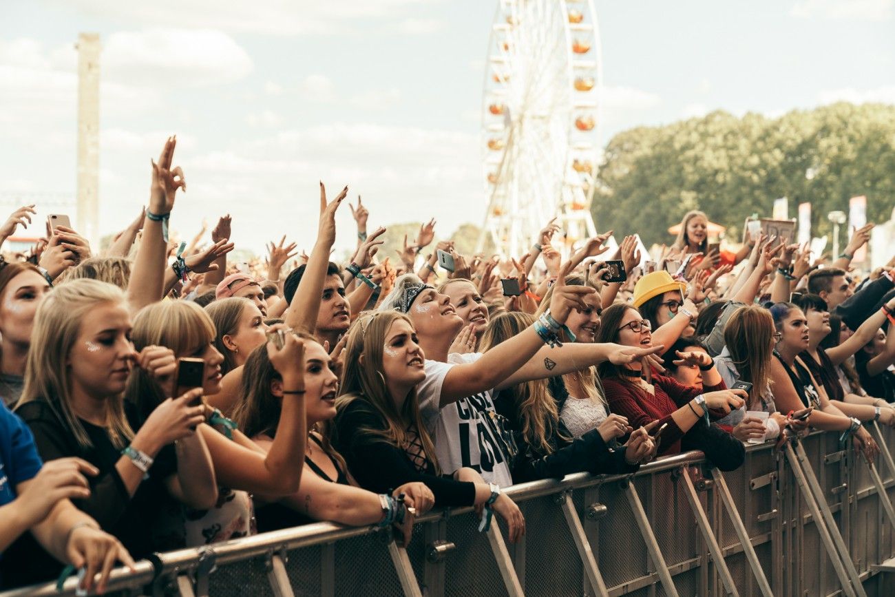 Este año se destacan artistas como Twenty Øne Piløts, Martin Garrix, Billie Eilish, Kings of Leon y Swedish House Mafia, entre otros. 