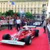 Scuderia Ferrari festejó su 90° aniversario en la Piazza Duomo de Milán.