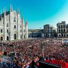Scuderia Ferrari festejó su 90° aniversario en la Piazza Duomo de Milán.