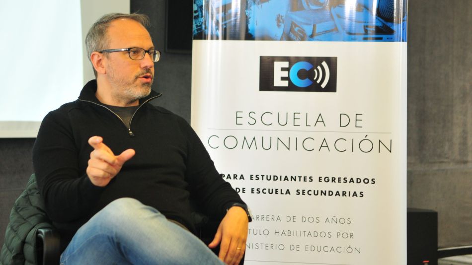 Diego Valenzuela en la Escuela de Comunicación.