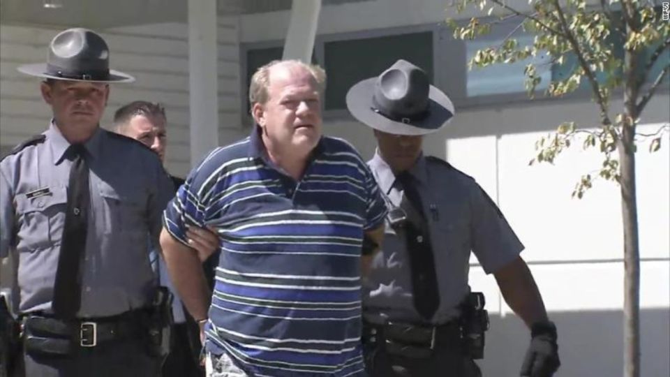 Theodore Dill Donahue, de 52 años, fue arrestado por la muerte de su novia después de 28 años.