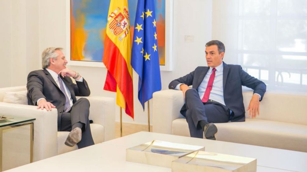 El candidato presidencial del Frente de Todos, Alberto Fernández, fue recibido por el presidente de España, Pedro Sánchez.