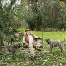Lino Patalano muestra su quinta de ocho hectáreas en Moreno