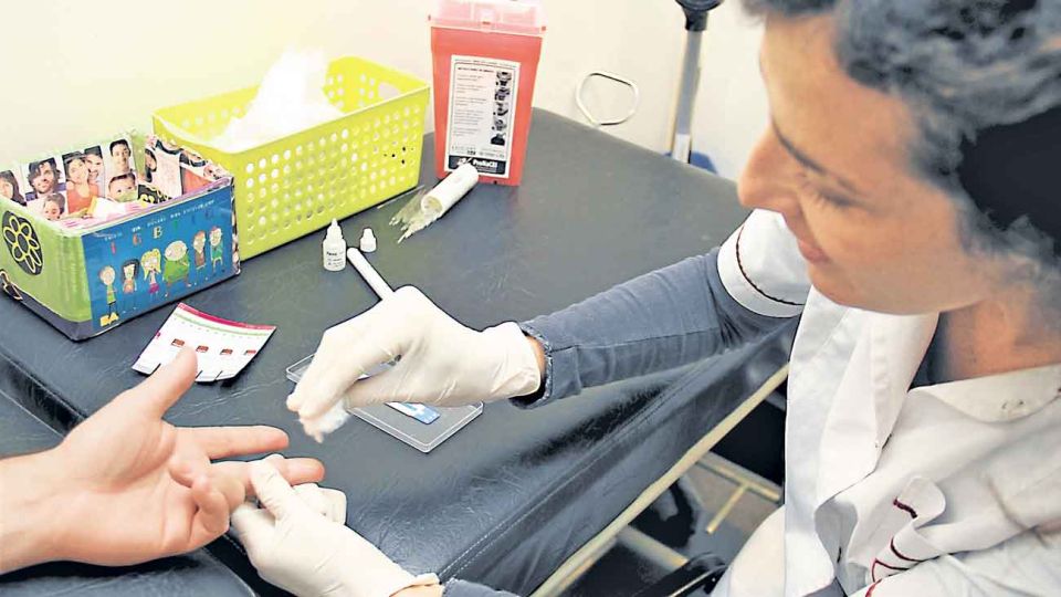 Test. La prueba de carga viral mide la cantidad de VIH en la sangre. Se realiza dos veces al año.