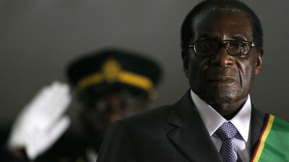 Desafiante, Mugabe había dicho una vez que iba a gobernar Zimbabue hasta los cien años.