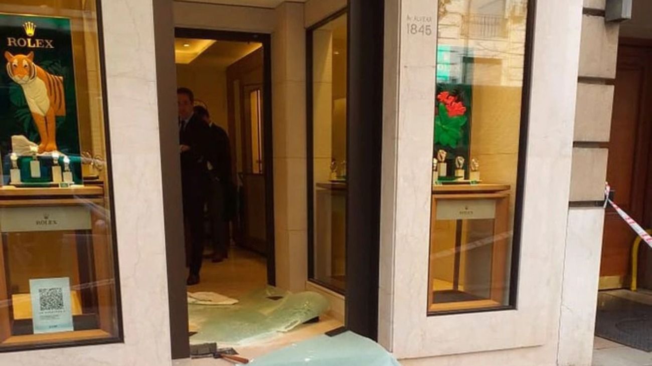 Robaron una joyería en Avenida Alvear.