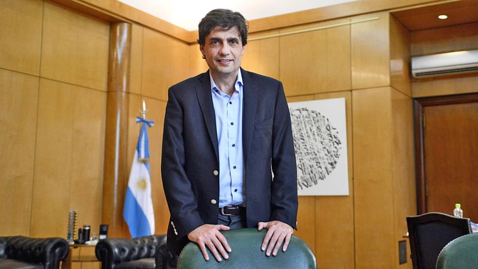 A la cabeza. La estrategia de Lacunza es prolongar la estabilidad para no perder depósitos.