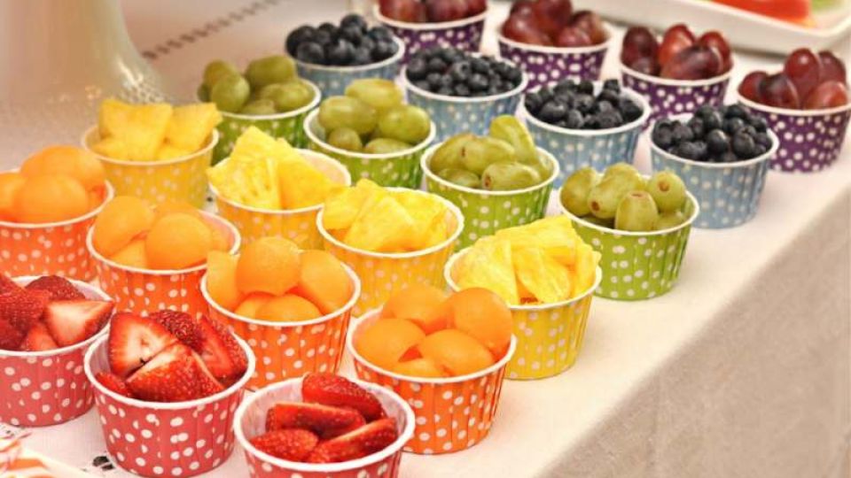 NO A LA CHATARRA. En los cumpleaños saludables se busca incorporar frutas y n verduras al menú.