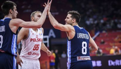 Nicolás Laprovíttola festeja el triunfo argentino sobre Polonia.