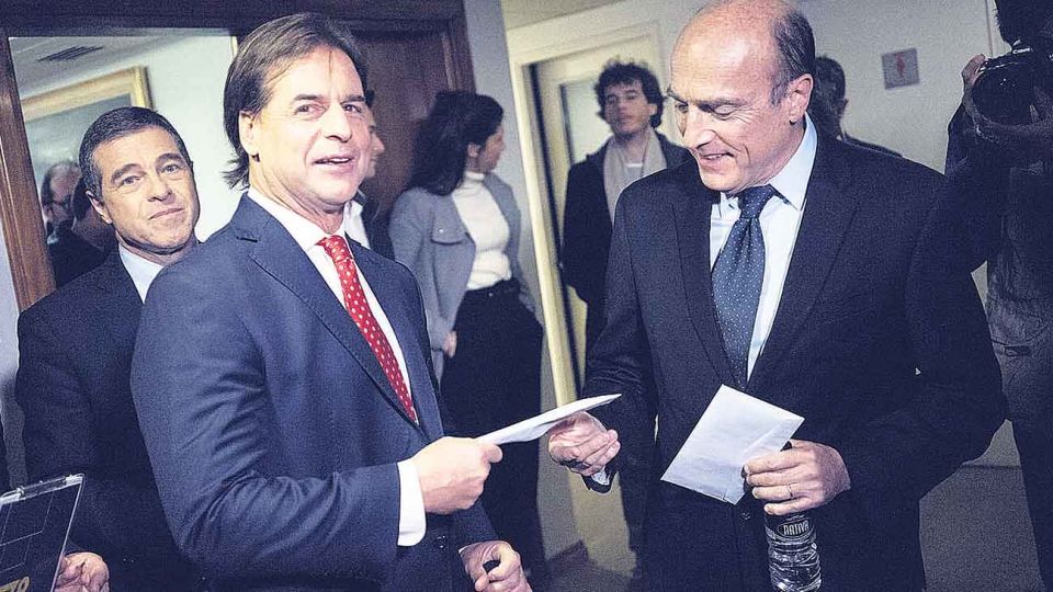 Rivales. El senador Lacalle Pou tiene más posibilidades de tender alianzas que Martínez, ex intendente de Montevideo.