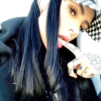 El atrevido toples de Cande Tinelli semi desnuda en su cama