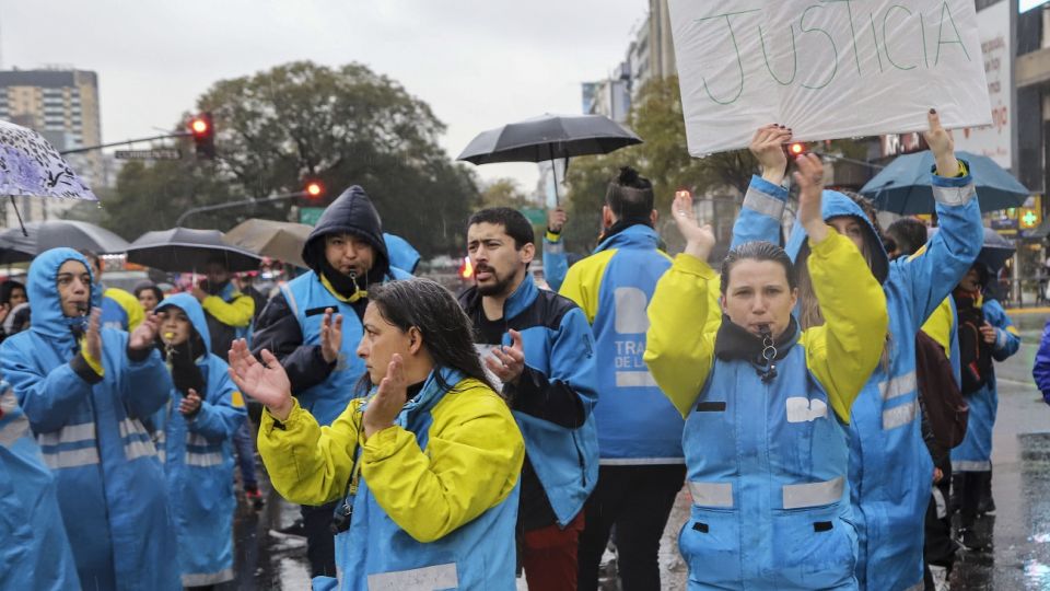 Agentes de Tránsito protestan en el Obelisco porteño.